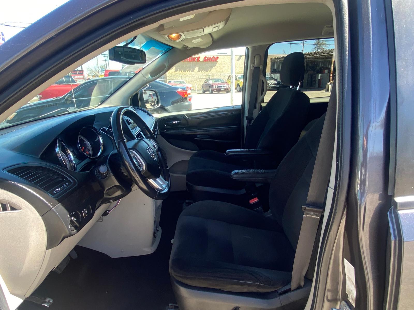 2016 /BLK Dodge Grand Caravan (2C4RDGBG8GR) with an V6, FLEX FUEL, 3.6 LITER engine, AUTOMATIC 6-SPD transmission, located at 44356 Date Ave., Lancaster, CA, 93534, (661) 945-6555, 34.688919, -118.139374 - Photo #3